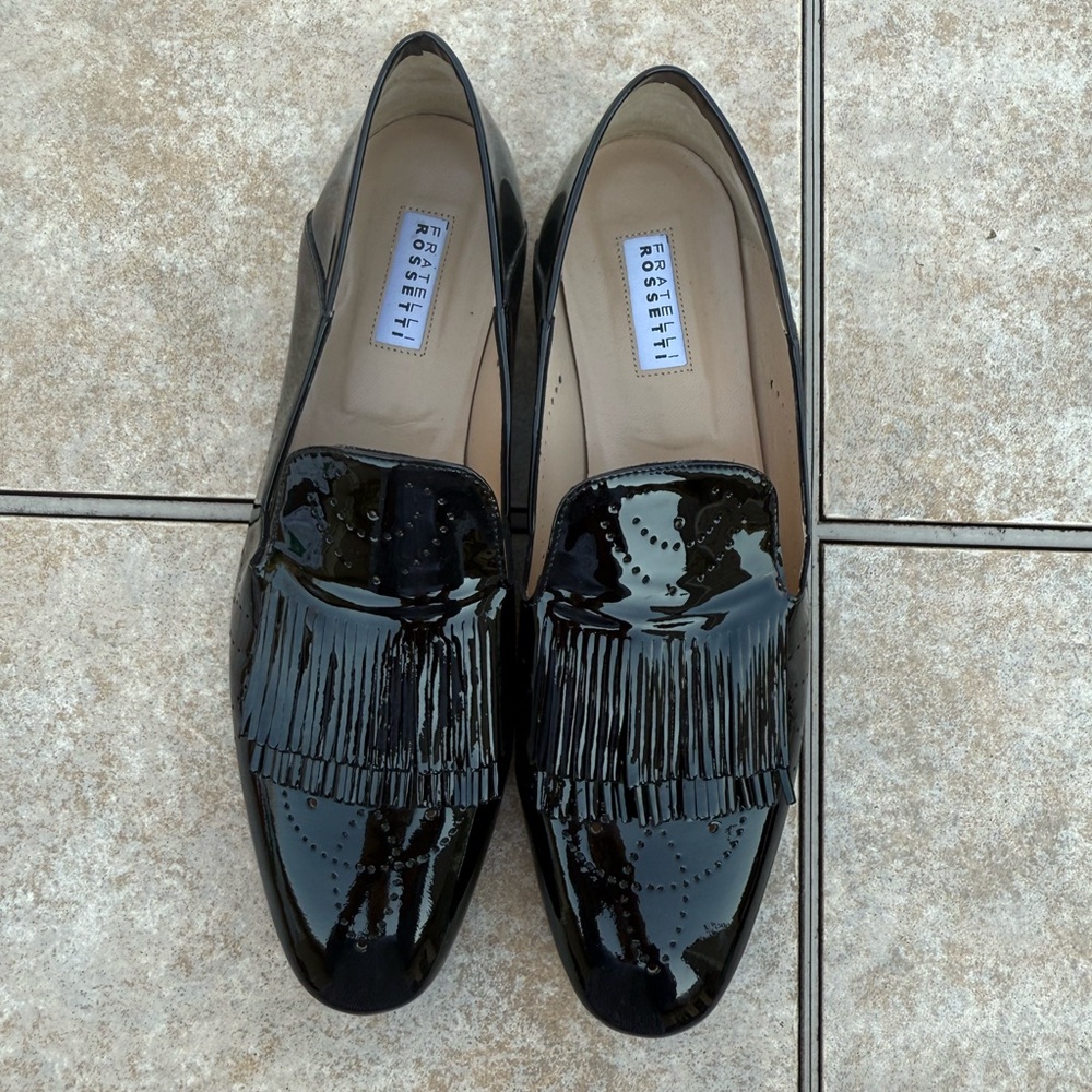 Fratelli Rossetti black patent leather loafers with a kiltie fringe detail - Picture 4 of 15